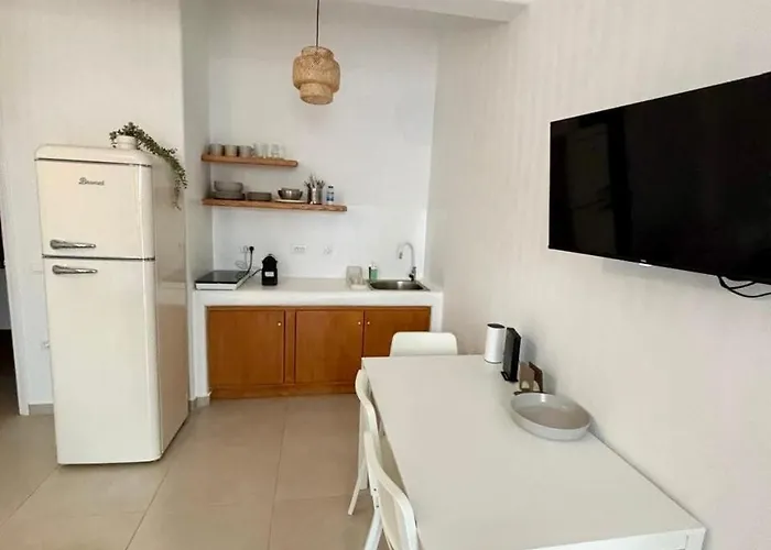 Elenitas Flat, Steps To The Windmills & Fabrika بيت للعطل *