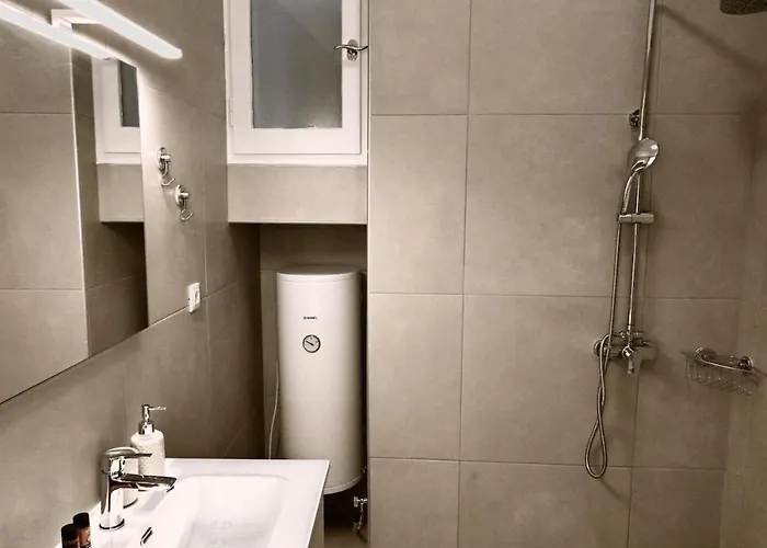 Elenitas Flat, Steps To The Windmills & Fabrika بيت للعطل